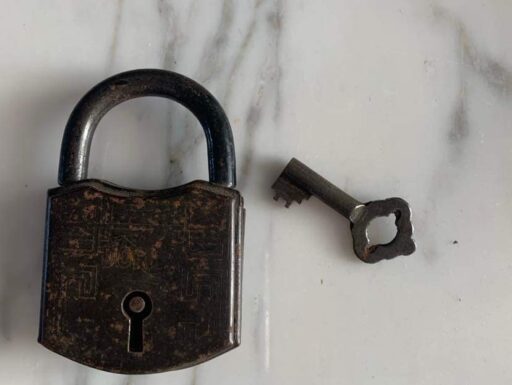 Lucchetto antico con chiave