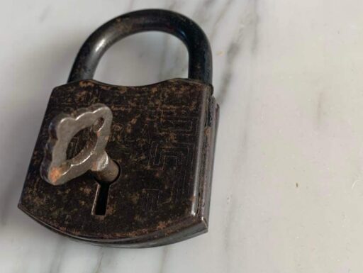 Lucchetto antico con chiave