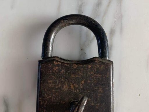 Lucchetto antico con chiave