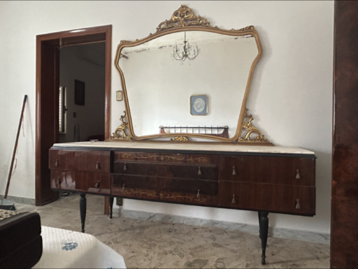 Specchiera e cassettiera camera da letto