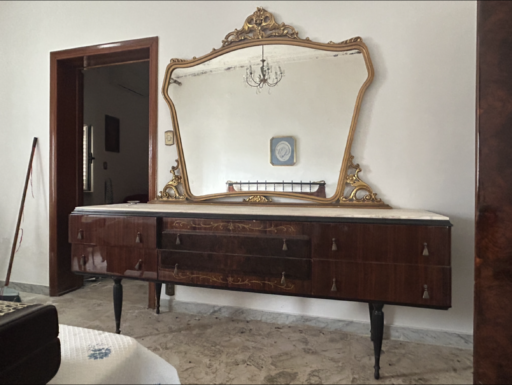 Specchiera e cassettiera camera da letto