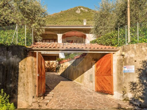 Villa in valdicastello