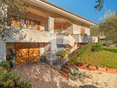 Villa in valdicastello