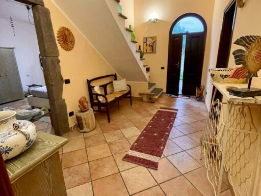 Casa indipendente con giardino