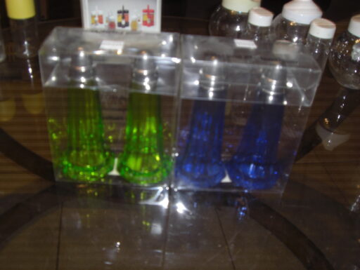 Olio,aceto,sale,pepe: lotto di 25 pezzi in condizioni varie.