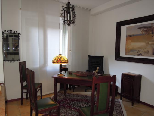 Ufficio completamente arredato