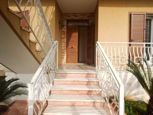 Casa di civile abitazione in guagnano (le), alla via arno n.31