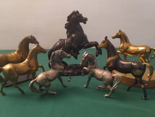 Cavalli metallo ottone bronzo galoppanti rampanti