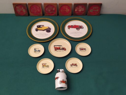 Sottobicchieri, accendino e piattini auto d’epoca