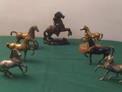 Cavalli metallo ottone bronzo galoppanti rampanti