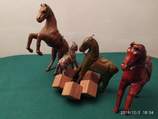 Cavalli cuoio e legno