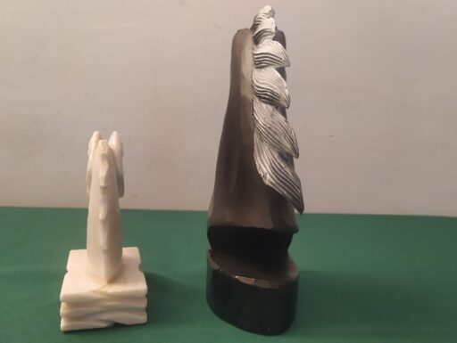 Teste di cavallo legno marmo