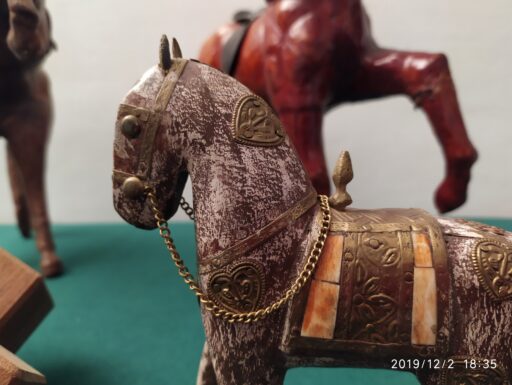 Cavalli cuoio e legno