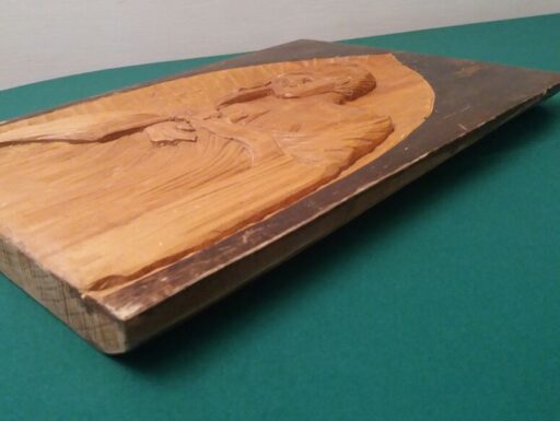 Scultura d’epoca su tavola legno