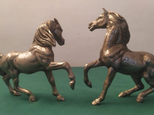 Cavalli metallo ottone bronzo galoppanti rampanti