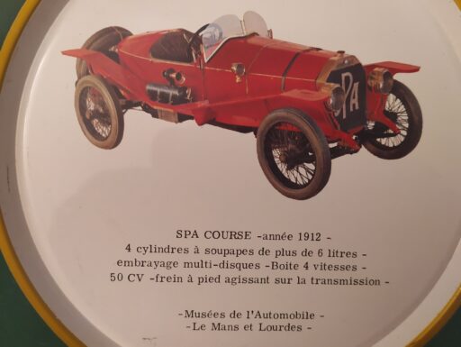 Scatola metallo rilievo auto antica