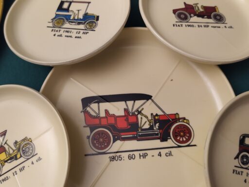 Sottobicchieri, accendino e piattini auto d’epoca