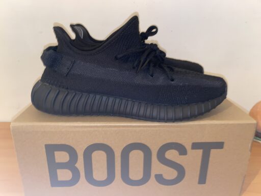 Yeezy 350 onyx