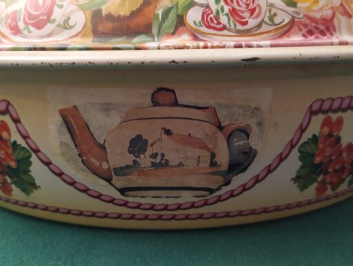 Contenitore rotondo in latta d’epoca