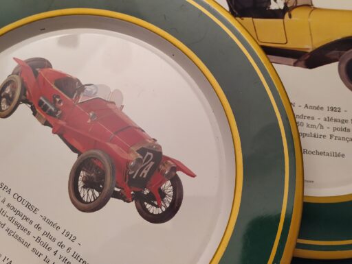 Sottobicchieri, accendino e piattini auto d’epoca