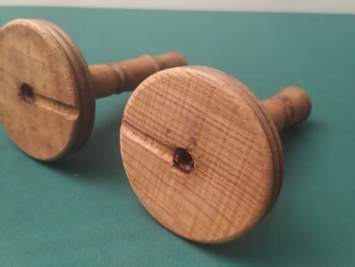 Lampade e scatole in legno d’epoca