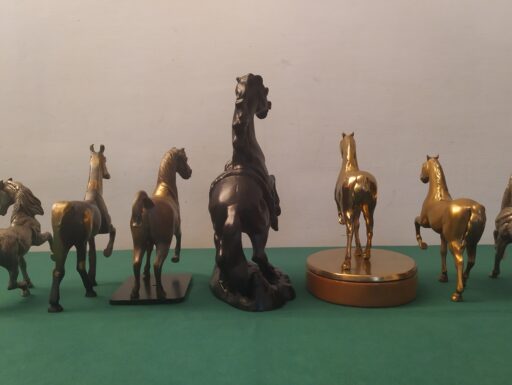 Cavalli metallo ottone bronzo galoppanti rampanti