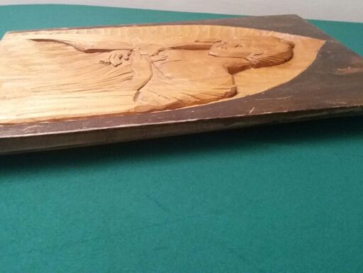Scultura d’epoca su tavola legno