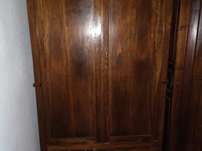 Armadio in legno antico – antiquariato