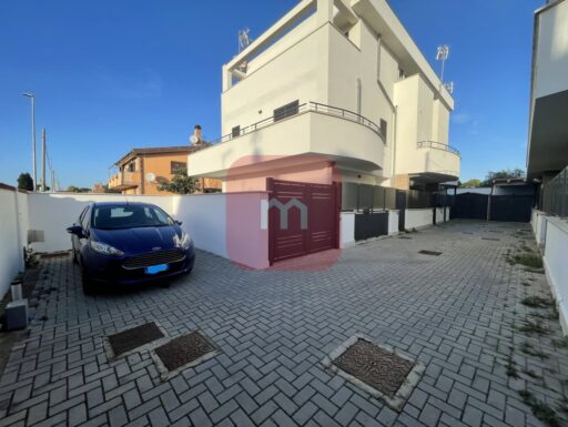 Villino fuori terra in esafamiliare fiumicino