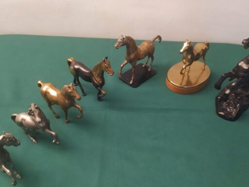 Cavalli metallo ottone bronzo galoppanti rampanti