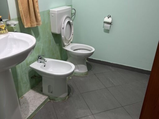 Casa indipendente di 3 livelli di 470m²