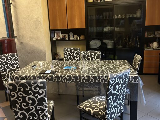 Casa indipendente di 3 livelli di 470m²