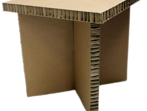 Tavolini, tavolo rettangolare e sgabelli in cartone