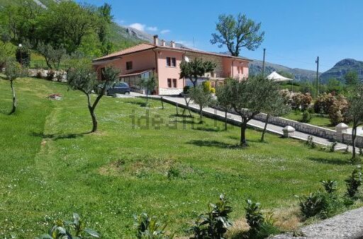 Casa indipendente 340 m² in contrada calvario, cusano mutri