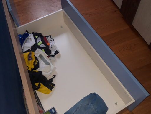 Letto una piazza con cassettoni