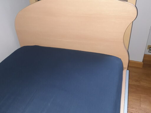 Letto una piazza con cassettoni