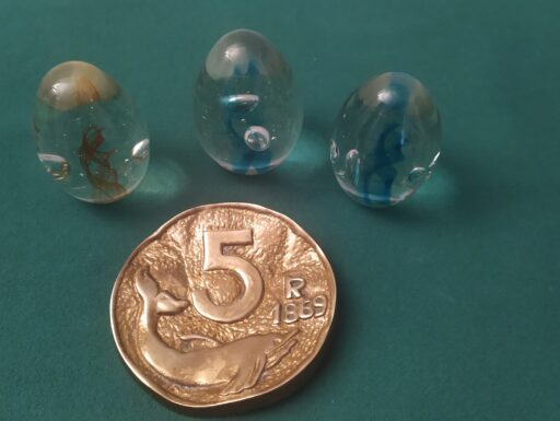 Fermacarte in ottone e plexiglass