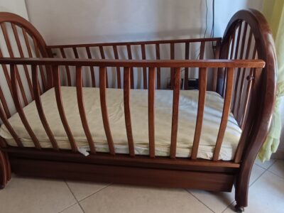 Lettino per bambini in noce massello