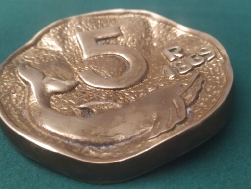 Fermacarte in ottone e plexiglass