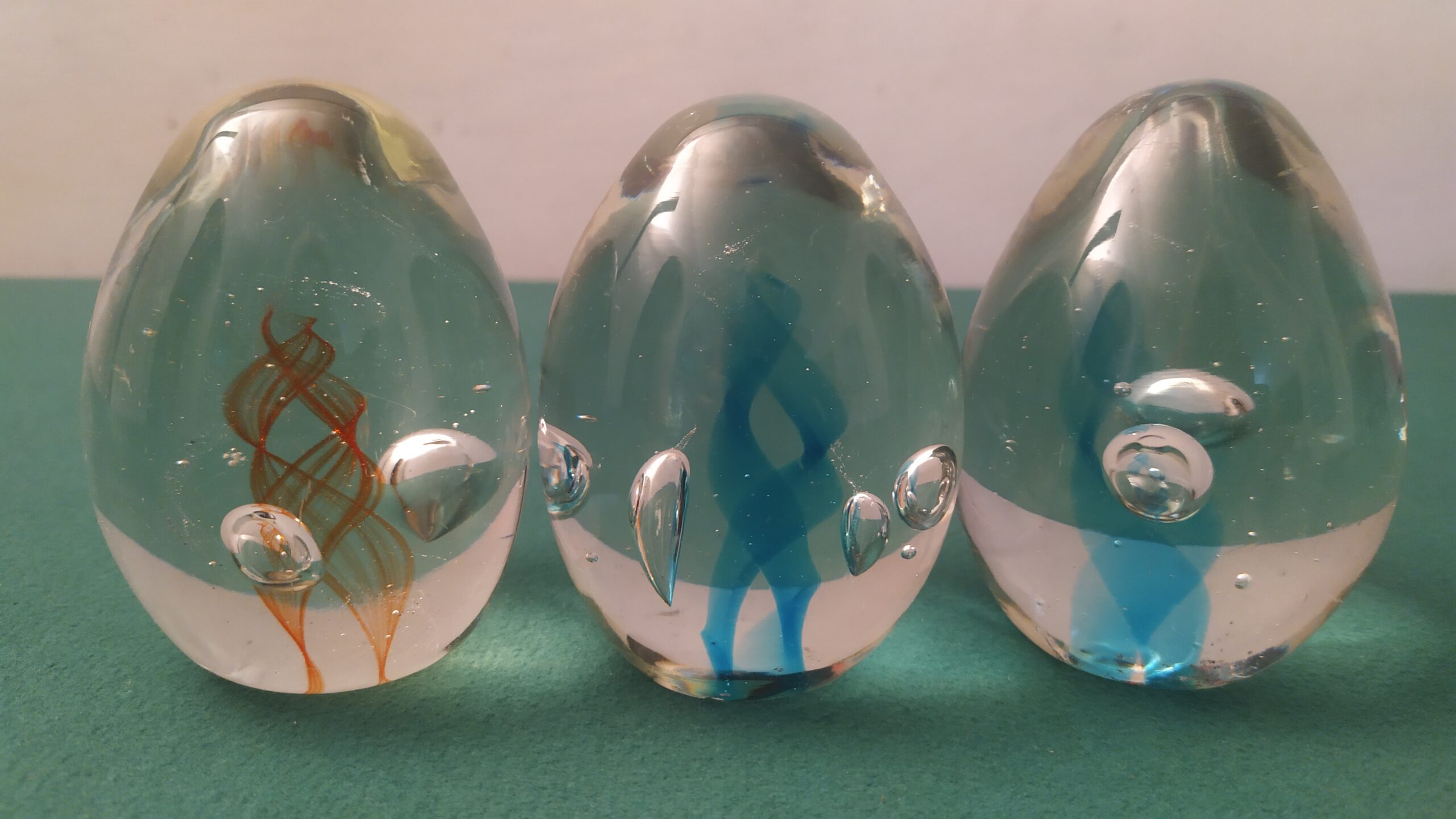 Fermacarte in ottone e plexiglass