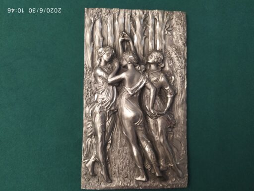 Oggetti peltro-tre grazie crocifisso piatto