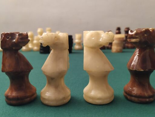 Pedine e pezzi scacchi-pietra di marmo onice