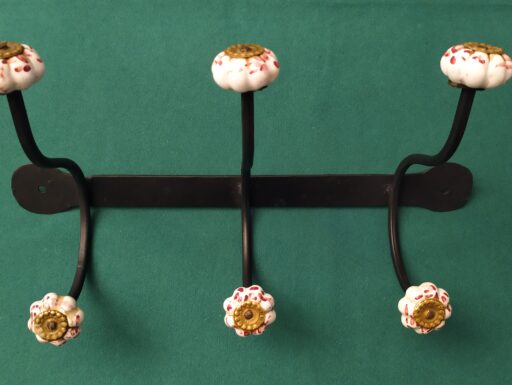 Appendiabiti in ferro e pomelli in ceramica in vari colori