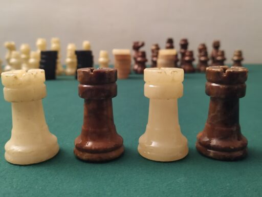 Pedine e pezzi scacchi-pietra di marmo onice