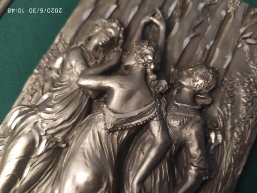 Oggetti peltro-tre grazie crocifisso piatto