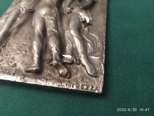 Oggetti peltro-tre grazie crocifisso piatto