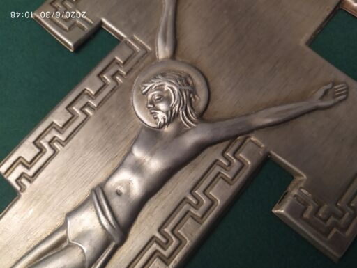 Oggetti peltro-tre grazie crocifisso piatto