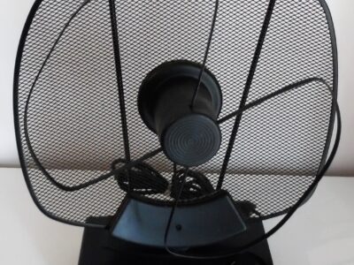 Antenna da interno eu-673c in ottime condizioni gain: vhf 20