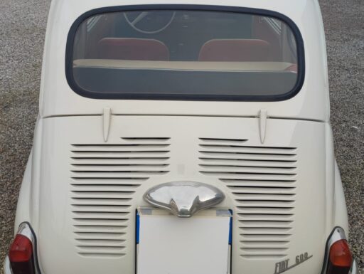 Auto d’epoca fiat 600 d