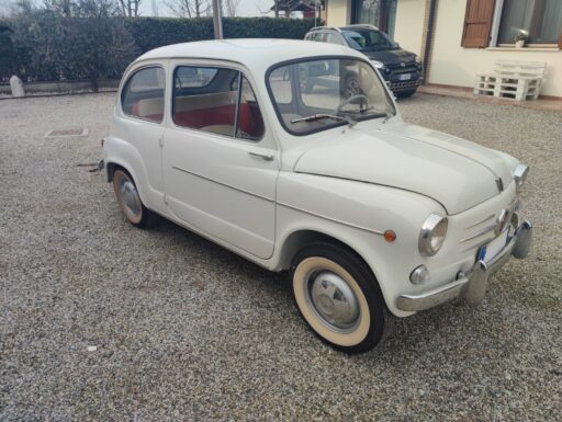 Auto d’epoca fiat 600 d